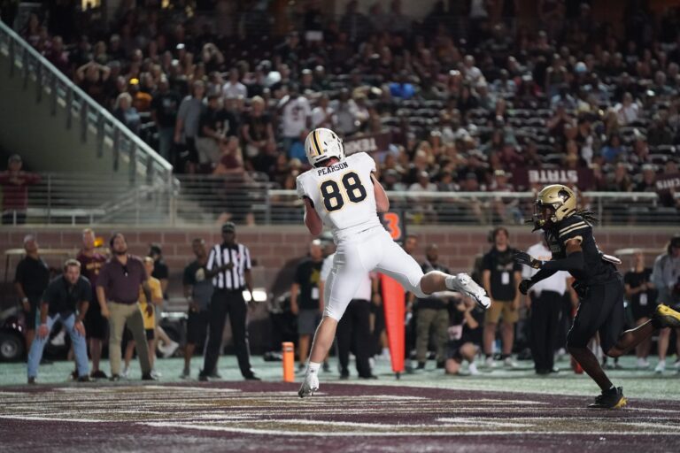 Bobcats upend Mountaineers, 36-24