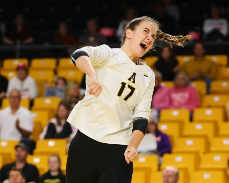 Six straight wins: App State volleyball sweeps Marshall again, 3-0