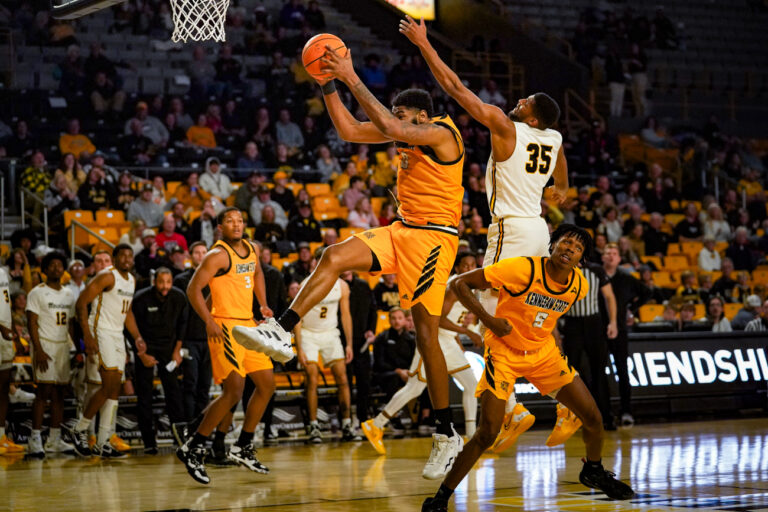 Kennesaw State rallies late to defeat Mountaineers, 71-67