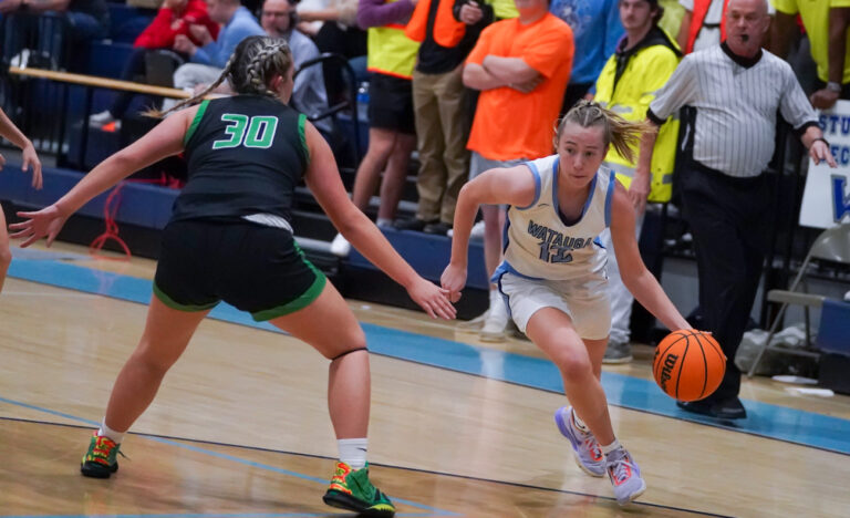 Pioneers claw past Cougars, 53-37