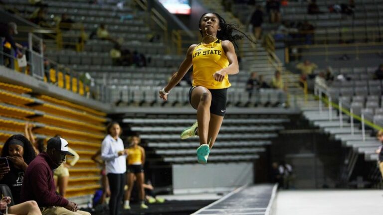 Six Mountaineers capture first place finishes in John Weaver Invitational