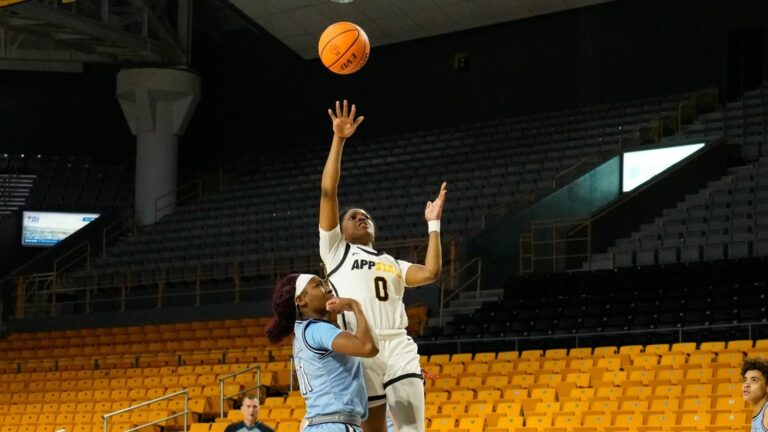 Mountaineers WBB subdues Monarchs, 81-55