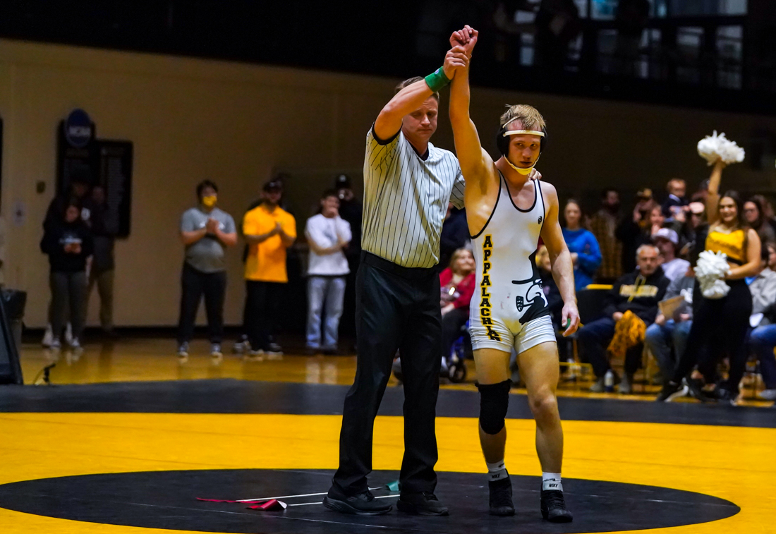 Overflow crowd sees App State Wrestling pummel Duke, 42-3 | High Country  Sports