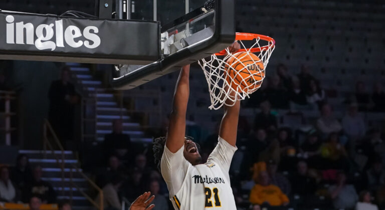 Mountaineers dominate Panthers, 71-59