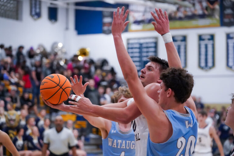 Alexander Central MBB dominates Watauga, 66-47