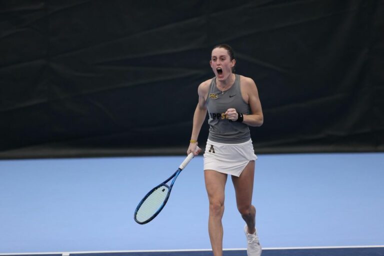 Jansen wins No. 1 singles to lead Mountaineers to a 4-3 win over Queens