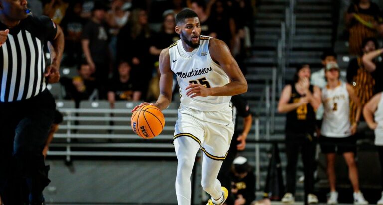 Walker sizzles, but App State MBB beaten by Coastal Carolina, 93-84
