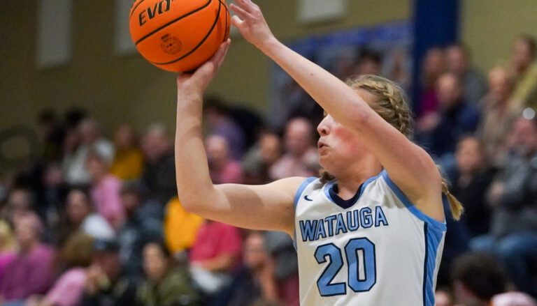 Pioneers defend home court, 52-39, to sweep Cougars