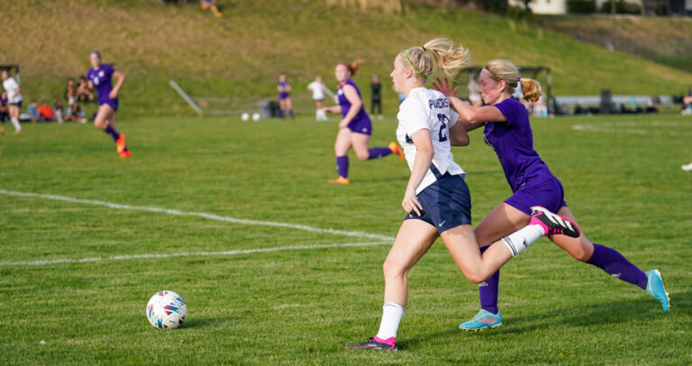 Pioneers upend Huskies, 8-0