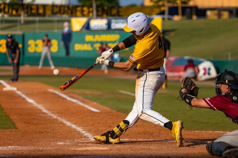 Massive 6th inning rally lifts Mountaineers past Trojans, 14-10