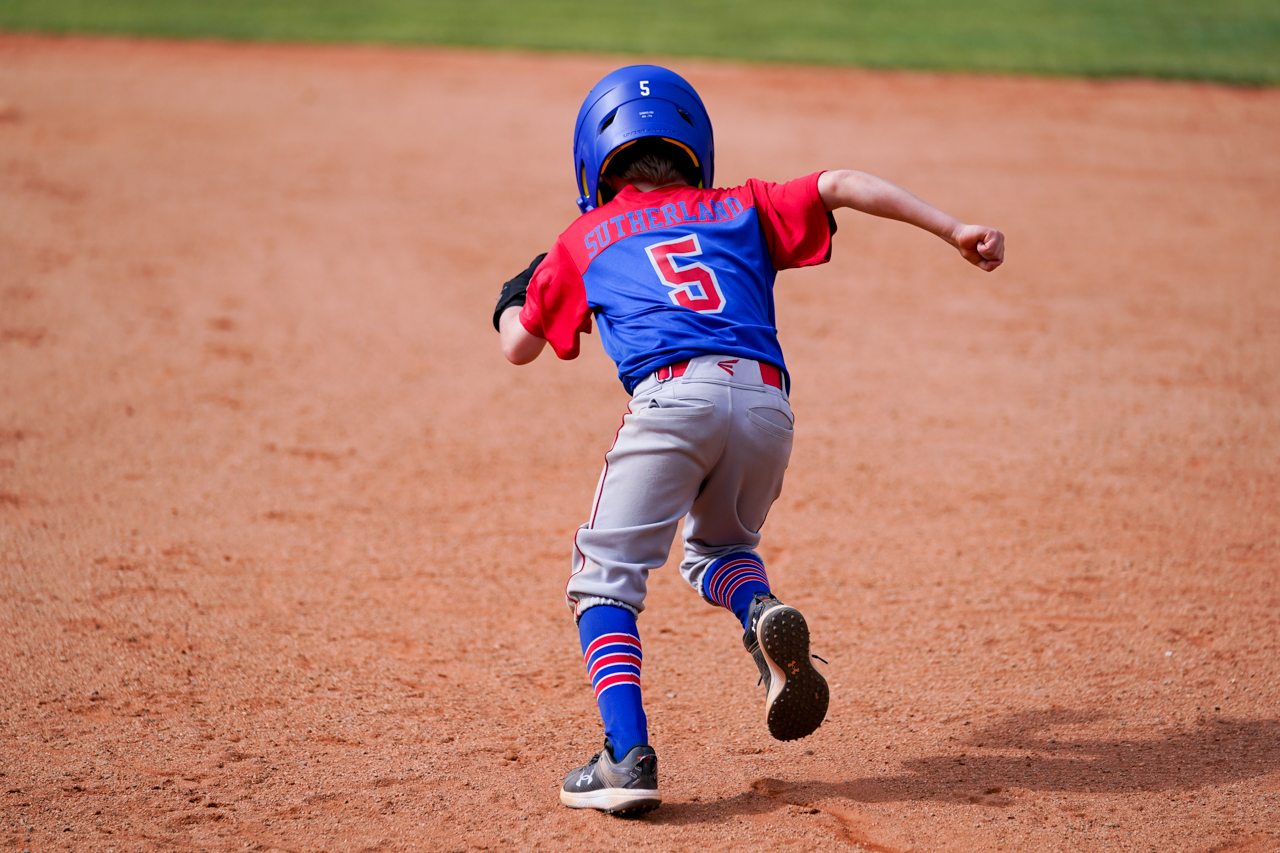 Eauip Sports 9u runner takes off for second base on June 24. Photographic image by David Rogers
