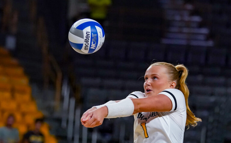 Mountaineers win 5-set thriller to stay undefeated on young season