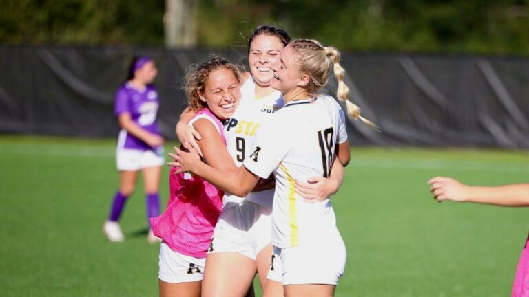 Bowman drills home header in final 90 seconds, Mountaineers stay unbeaten