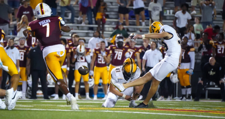 Mountaineers survive Warhawks, 41-40, on last gasp field goal