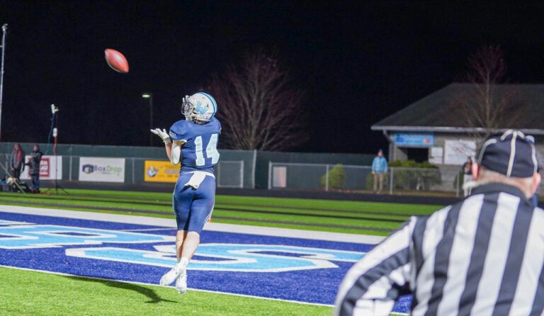 Pioneers upset Mavericks, 20-14 in nailbiter of a thriller