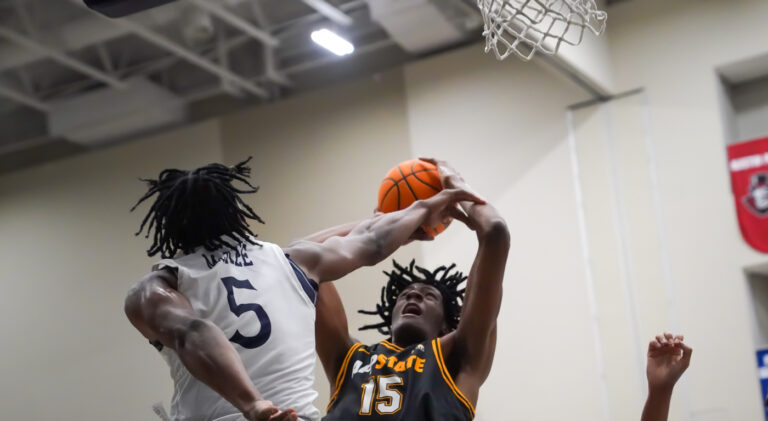 Undrafted, Huntley signs 2-way contract with Phoenix Suns
