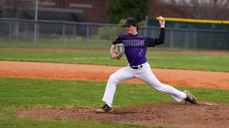 Huskies upend Pioneers, 7-1, with 6-run 6th inning