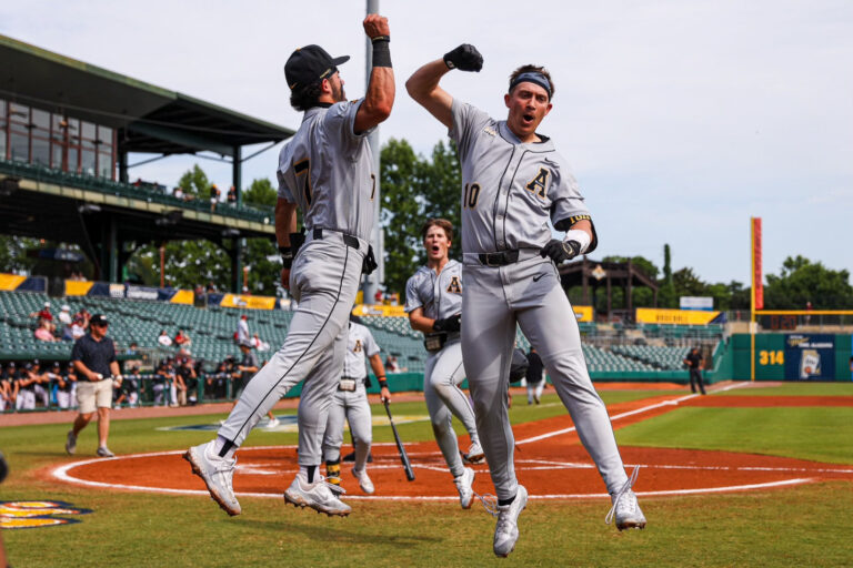 Mountaineers edged out by Southern Miss, 7-5