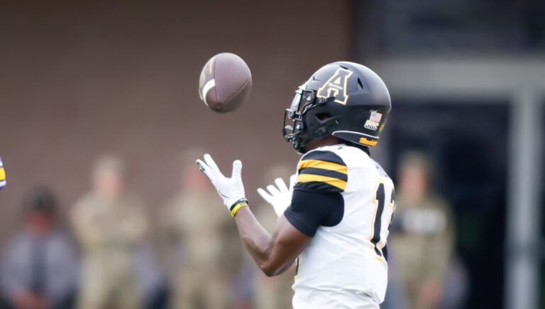 Mountaineers catch East Carolina, 21-19