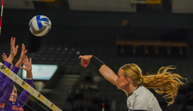 Monarchs sweep Mountaineers in rematch, 3-0 (25-13, 25-16, 25-21)
