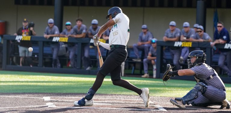 Late Mustangs rally upends Bigfoots, 7-5