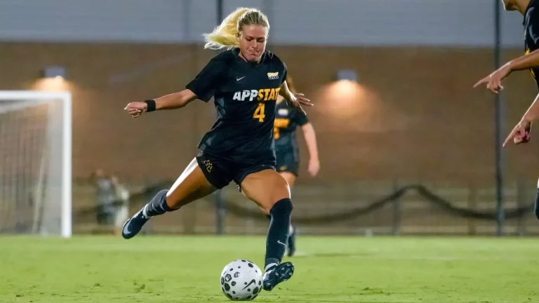 Clemson shuts out Mountaineers, 3-0